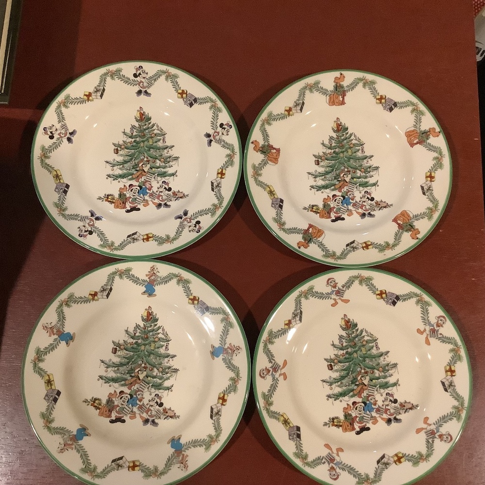 Spode Disney Christmas Celebration Canipe Plates Set